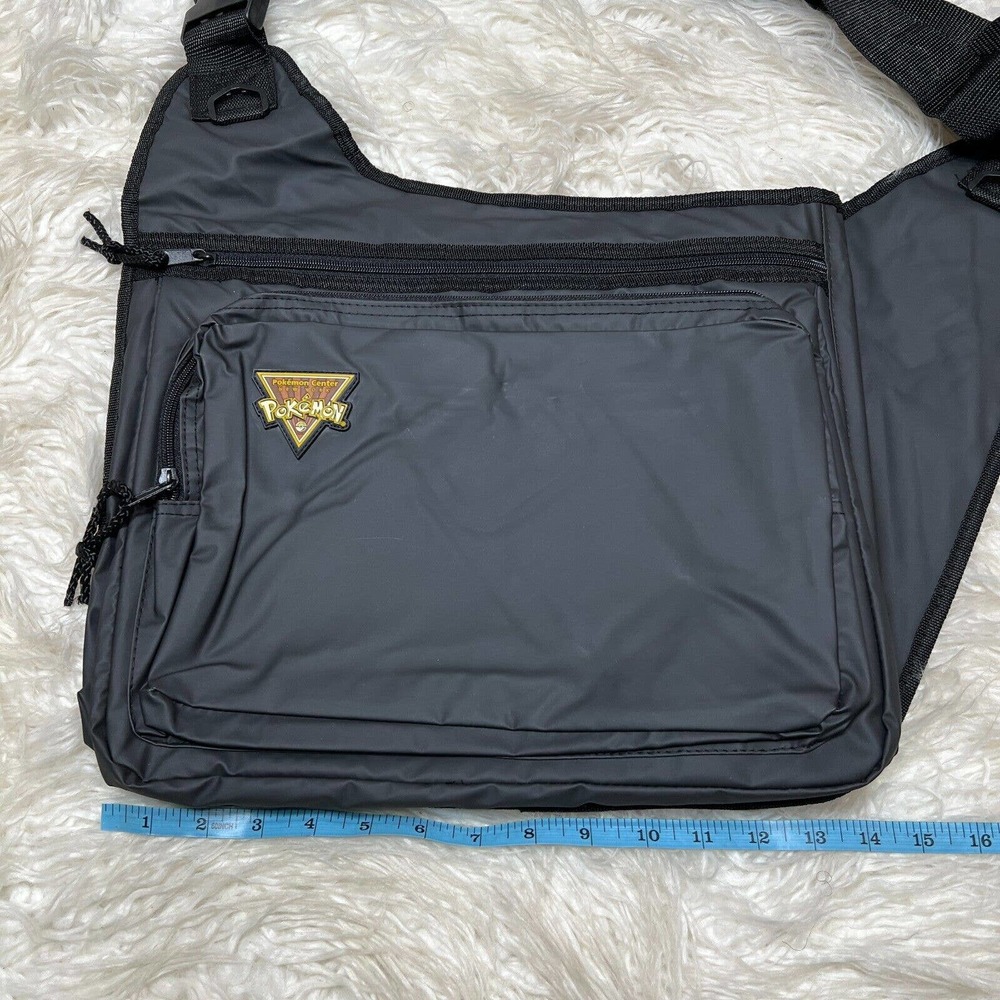 NINTENDO POKEMON CENTER NEW YORK MESSENGER BAG SET AND POUCH PIKACHU - Picture 6 of 8